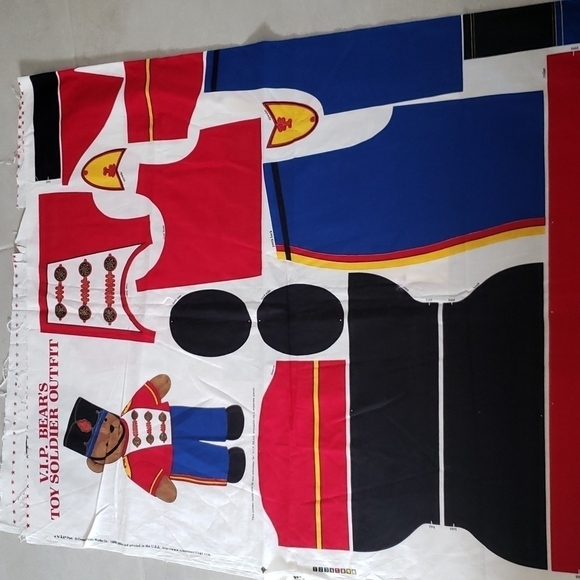 A V.I.P Print Cranston Print Works Co. 100% Cotton U.S.A. 36"w x 58"l VIP B - Picture 2 of 6